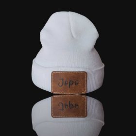 Fehér kötött sapi 