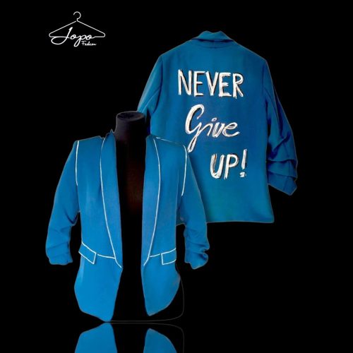 Never Give up blézer