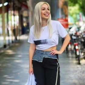 White and Black egyedi póló