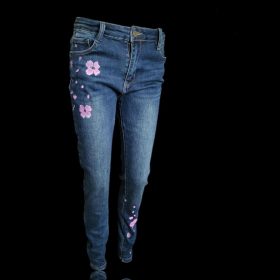 Egyedi farmer cseresznyefa virágokkal