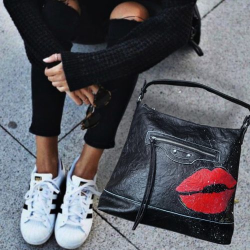 Egyedi kézzel festett lip táska