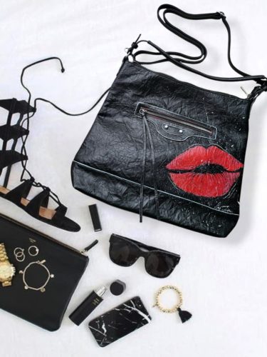 Egyedi kézzel festett lip táska